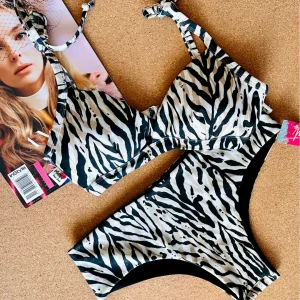 conjunto africa peto lazo  + pantaleta reversible