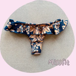 Bottoms vuelito barroco dorado