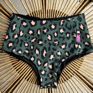 Calzon tiro alto animal green reversible negro